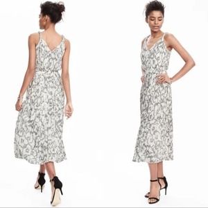 NWT Banana Republic size 14 Floral Pleated Chiffon Midi A-line Dress